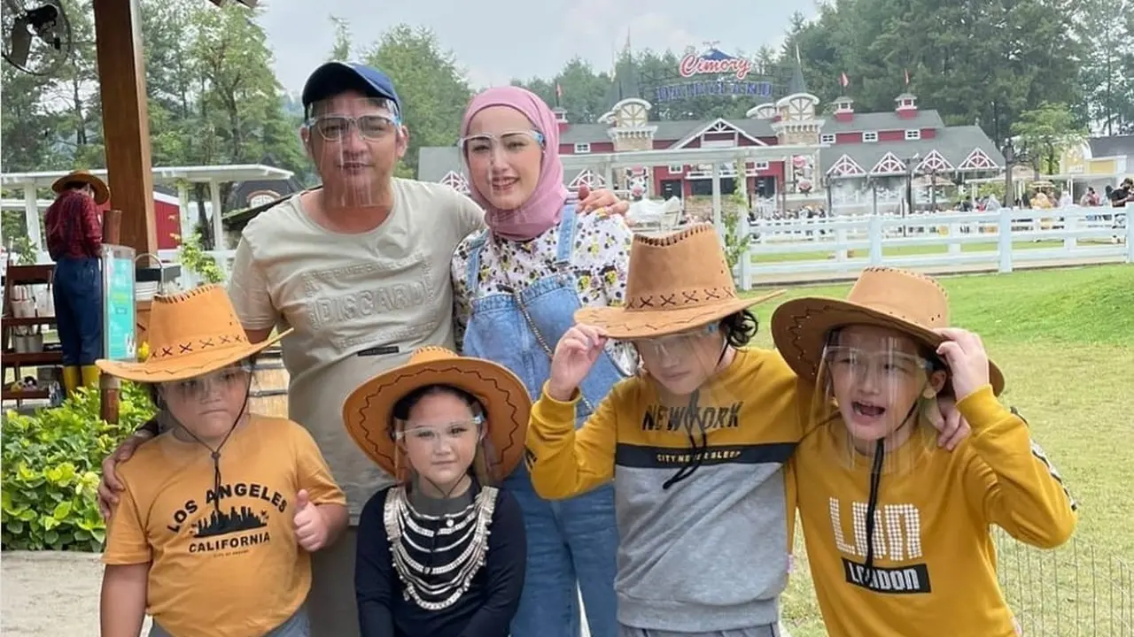 Pasha Ungu dan Empat Anaknya