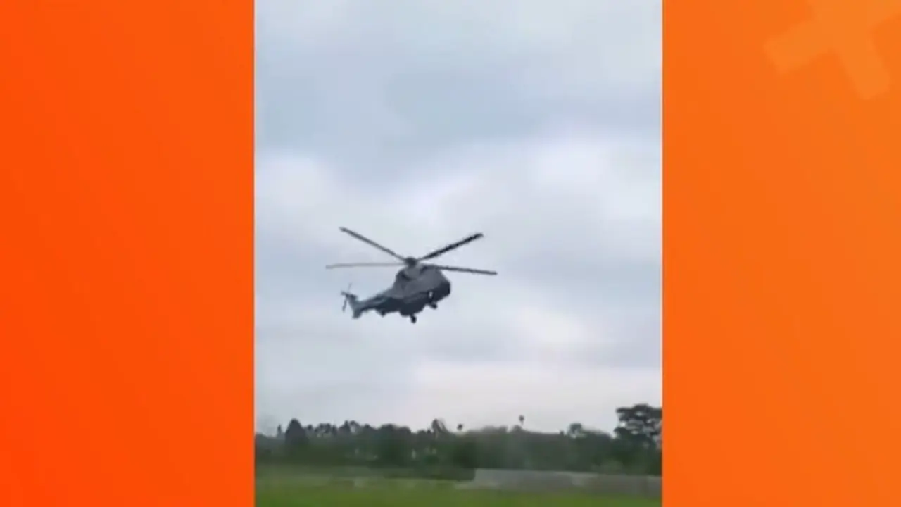 Tembok pembatas stadion di Kepahiang roboh terhempas angin helikopter kepresidenan. (Istimewa)