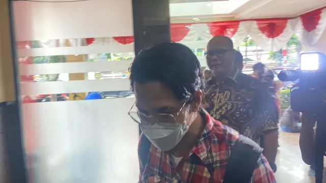 Edward Akbar menjalani pemeriksaan di Polres Metro Jakarta Selatan, Senin (12/8/2024).