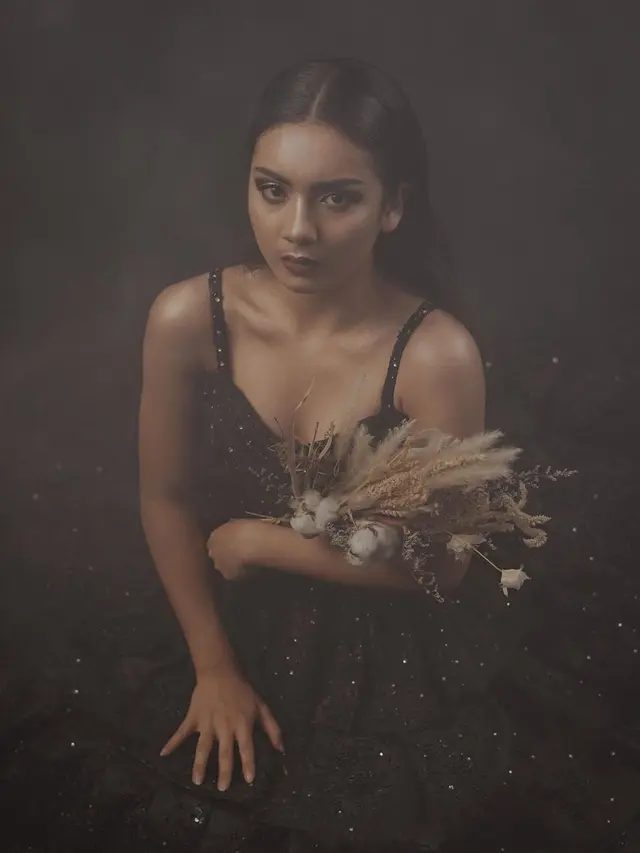 6 Pemotretan Ersya Aurelia dengan Tema Corpse Bride Ini Curi Perhatian