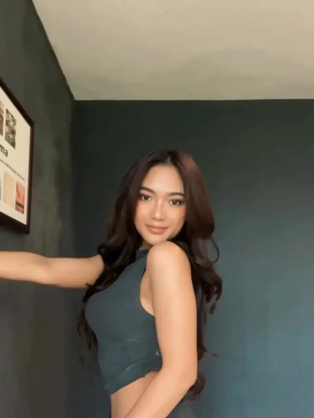 7 Potret Marion Jola Pamer Body Goal dengan Badan Kekar, Banjir Pujian