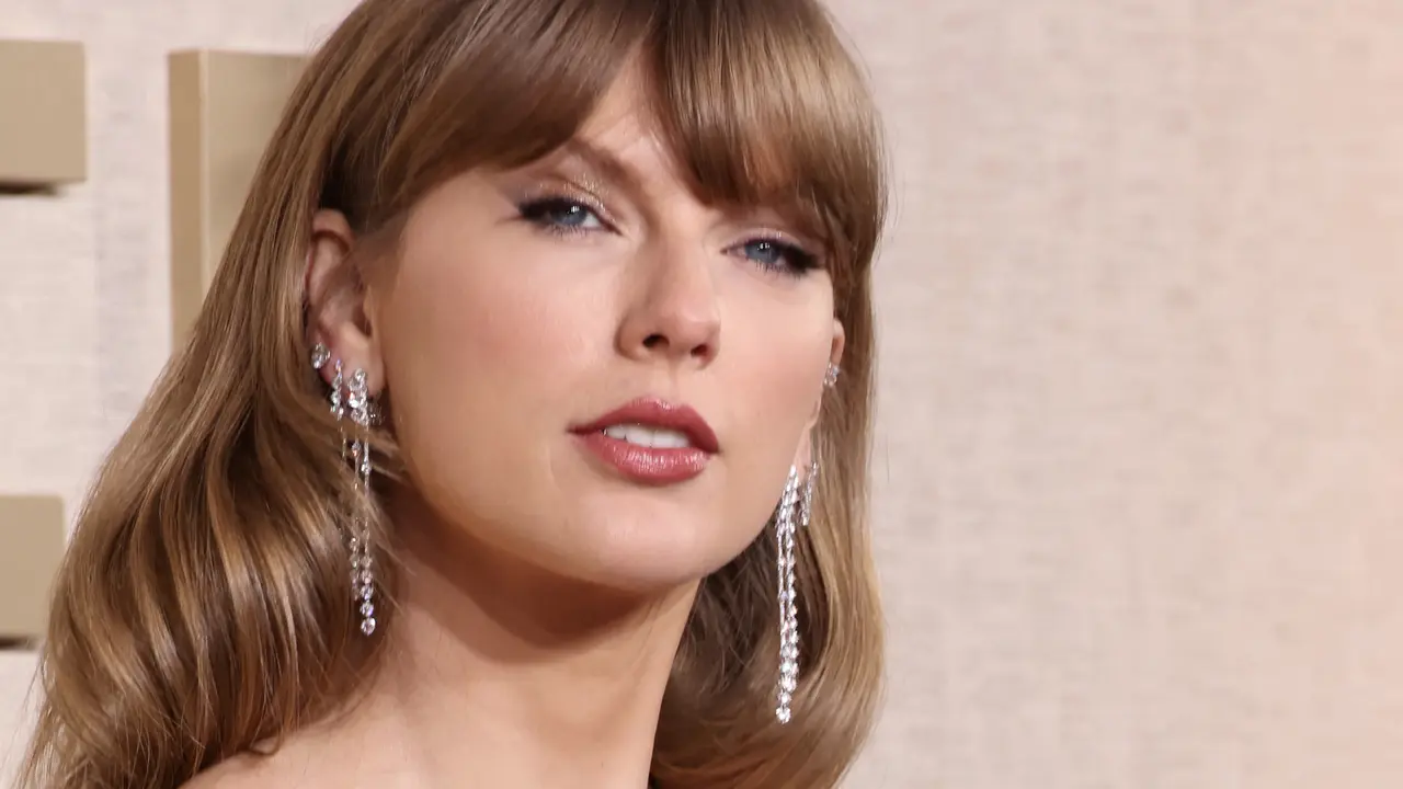 Taylor Swift di karpet merah Golden Globes