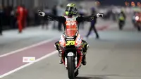 Cal Crutchlow mengawali karirnya di Superbike dan pada musim 2010 ia berhasil podium sebanyak tiga kali dan membuatnya menempati urutan kelima klasemen. Semusi berselang ia pindah ke Moto GP, dan baru meraih kemenangan di tahun 2016 dengan total dua kali race. (Foto: AFP/Karim Jaafar)