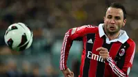 Giampaolo Pazzini Berharap Mantan Rekannya Beruntung