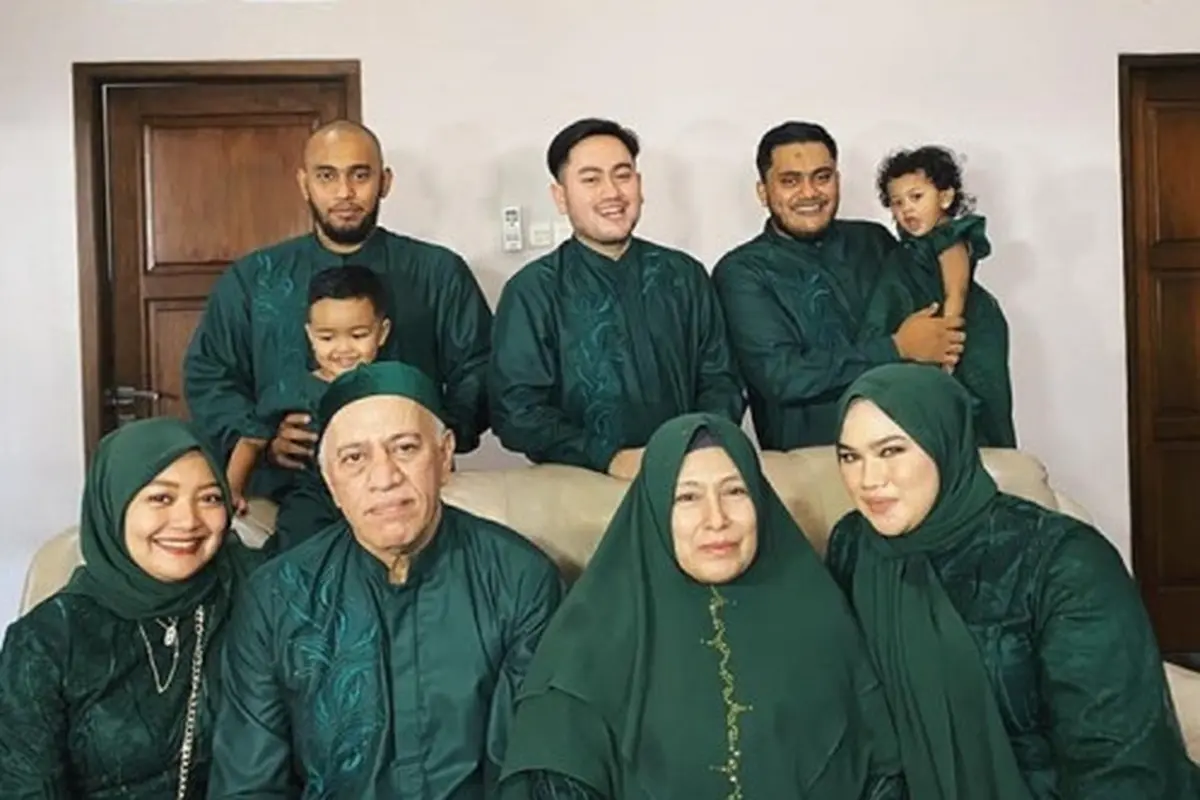 Nassar dan keluarga besarnya