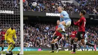Pemain Manchester City, Erling Haaland gagal mencetak gol ke gawang Manchester United pada laga lanjutan Liga Inggris 2023/2024 di Etihad Stadium, Manchester, Inggris, Minggu (03/03/2024) WIB. (AP Photo/Dave Thompson)