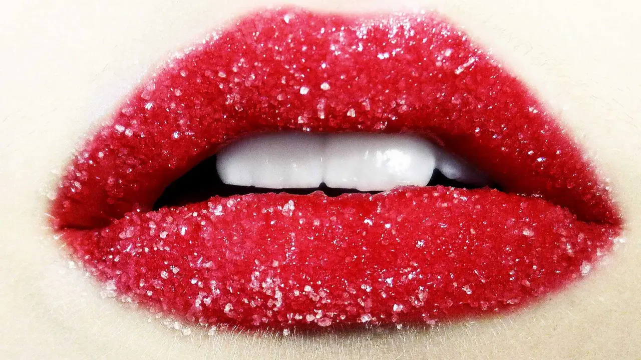 Tak Perlu Sulam Bibir, Begini Resep Memerahkan Bibir Secara Alami