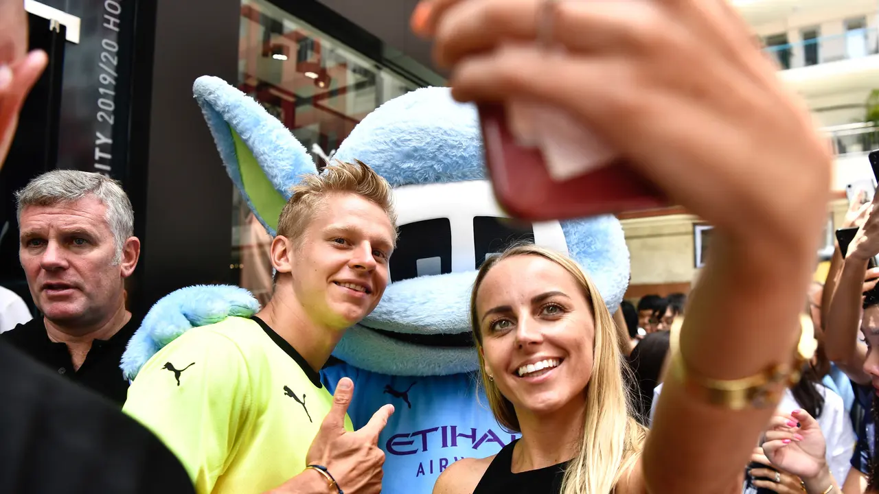 Saat Pemain Manchester City Sapa Penggemarnya di Hong Kong
