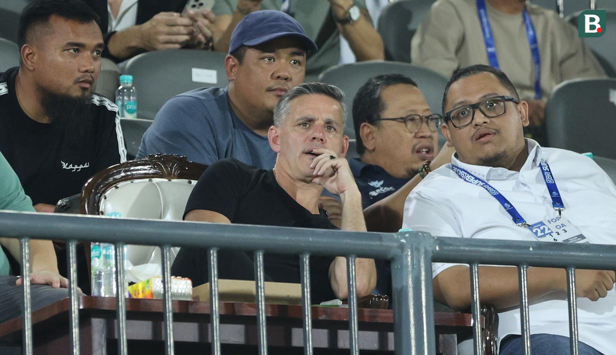 Pelatih Timnas Indonesia, John Herdman, kembali melakukan pemantauan pemain. Kali ini dengan menonton langsung laga Dewa United FC melawan Borneo FC Samarinda pada pekan ke-22 BRI Super League di Indomilk Arena, Tangerang, pada Minggu (22/2/2026). (Bola.com/M Iqbal Ichsan)