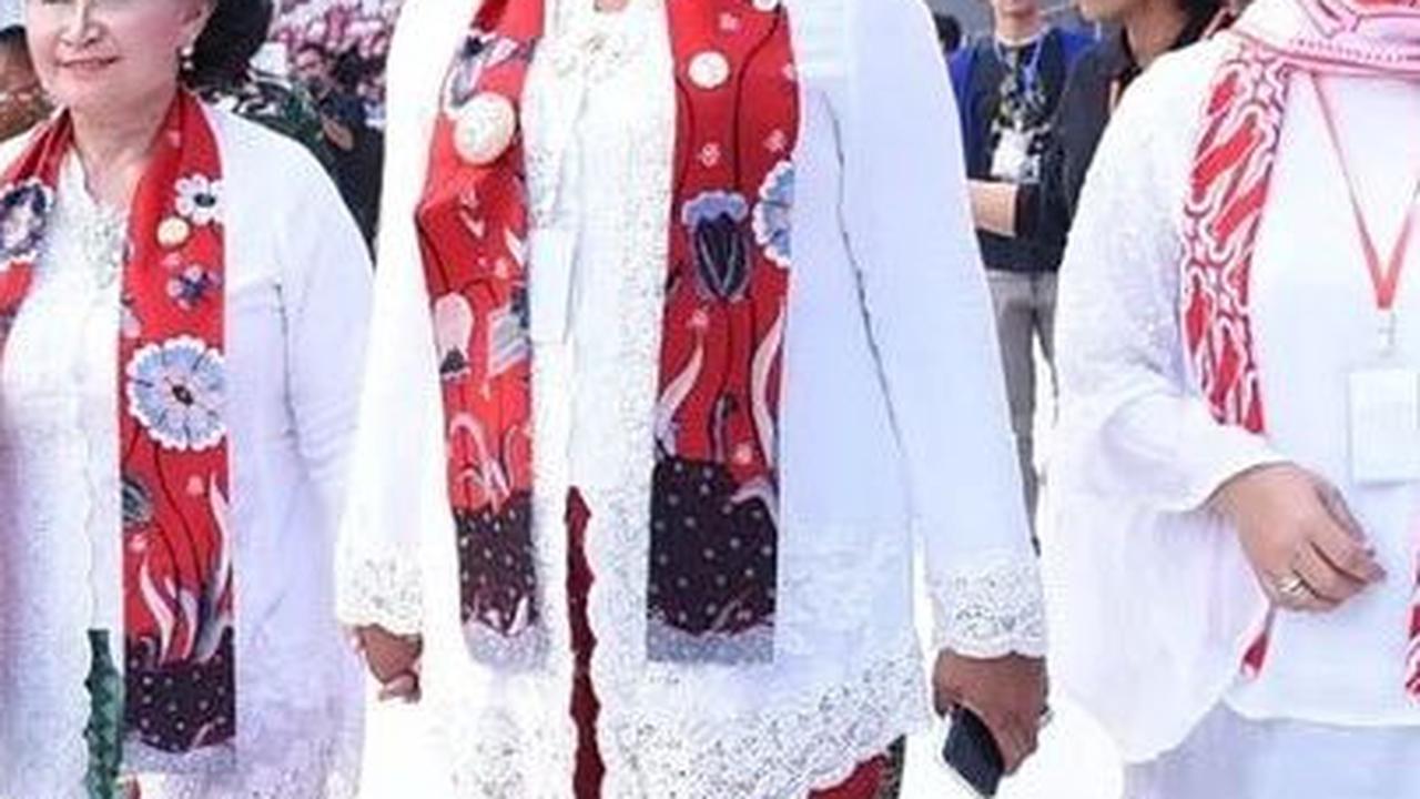 Kecenya Istri Panglima TNI & Kapolri Pakai Kebaya Main Angklung, di Sampingnya Ada Mantan Model Jadi Istri Menteri