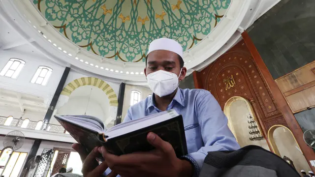 FOTO: Mengisi Bulan Suci Ramadhan dengan Membaca Alquran