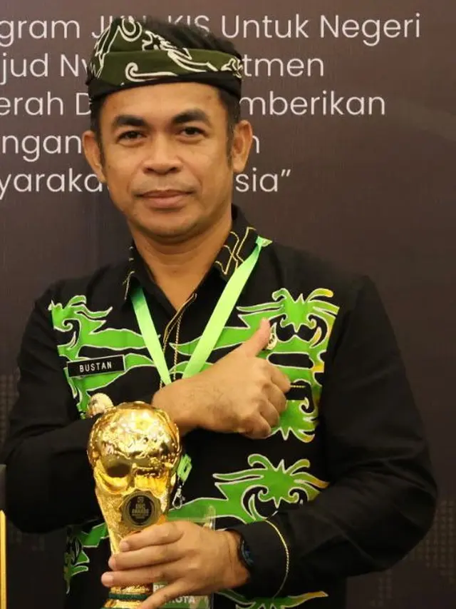 Wali Kota Tarakan dapat Penghargaan di UHC Awards 2024
