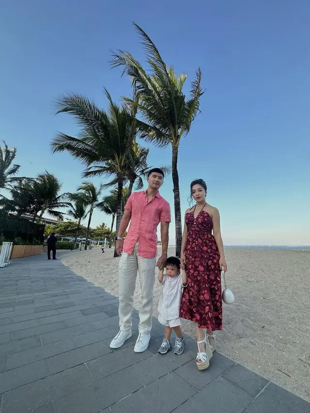 10 OOTD Couple Nikita Willy dan Indra Priawan saat Liburan hingga Kondangan, Inspirasi Tampil Stylish dan Serasi Bareng Pasangan