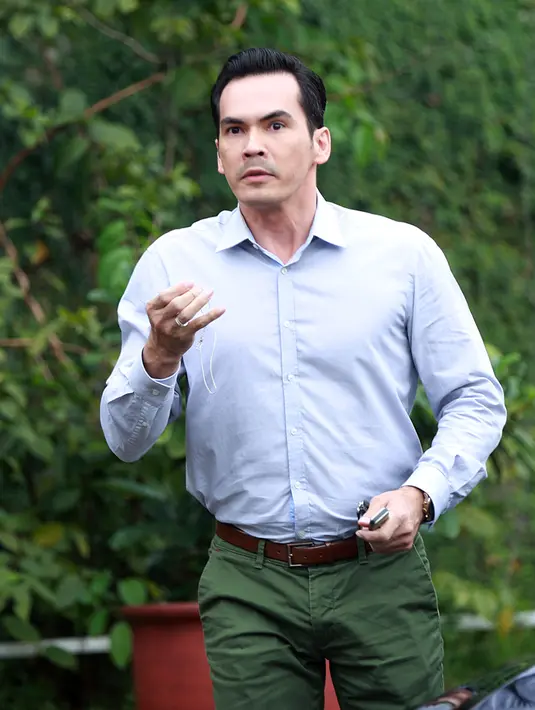 Tidak mudah akting dengan anak-anak menjadi tantangan tersendiri bagi pria berparas tampan ini. Diakuinya jika dunia film memang membutuhkan kesabaran lebih, apalagi jika syuting dengan anak-anak dan juga hewan. (Deki Prayoga/Bintang.com)