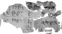 Bagian dari Gulungan Yesaya atau Isaiah Scroll, salah satu Gulungan Laut Mati atau Dead Sea Scrolls, diamankan di dalam gedung Shrine of the Book di Museum Israel di Yerusalem. (University of Haifa)