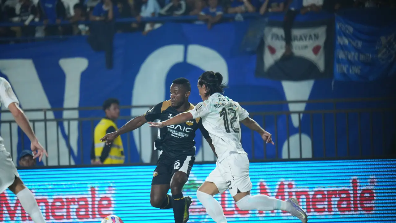 Privat Mbarga dan Henhen Herdiana - Dewa United Vs Persib di Piala Presiden 2025