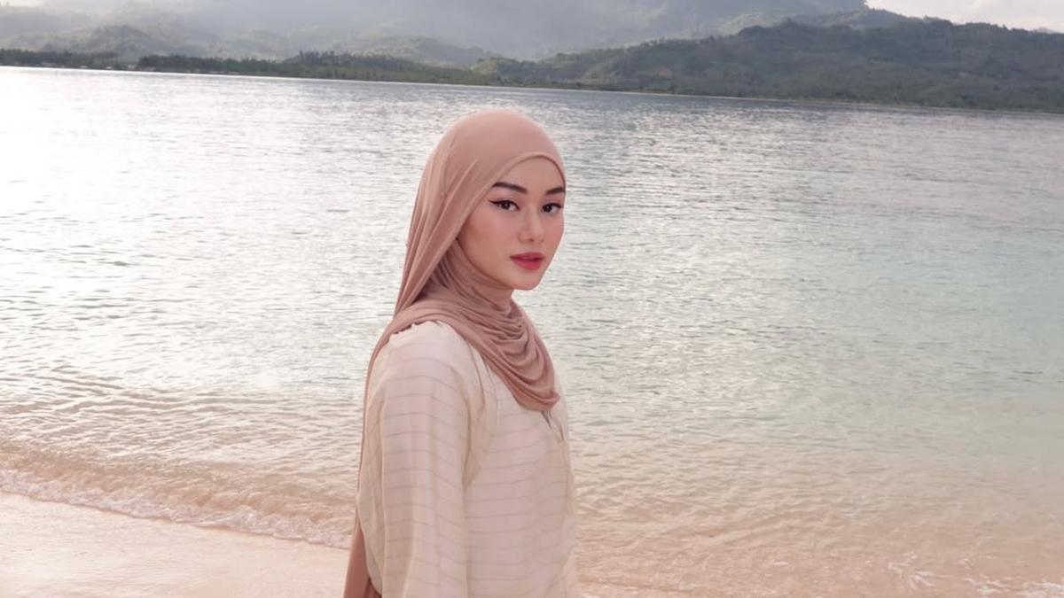 5 Inspirasi Terbaru Gamis Syar’i Warna Earth Tone untuk Tampilan Kalem dan Elegan