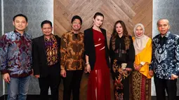 Usai ajukan gugatan cerai, Kimberly Ryder makin produktif berkarya di industri hiburan. Seperti diketahui, Kimberly Ryder mengajukan gugatan cerai terhadap Edward Akbar pada 12 Juli 2024 lalu di Pengadilan Agama (PA) Jakarta Pusat karena adanya dugaan KDRT hingga intervensi keluarga. Film Bangsal Isolasi merupakan film pertama yang dibintangi oleh Kimberly Ryder di tahun 2024. (Liputan6.com/IG/kimbrlyryder)