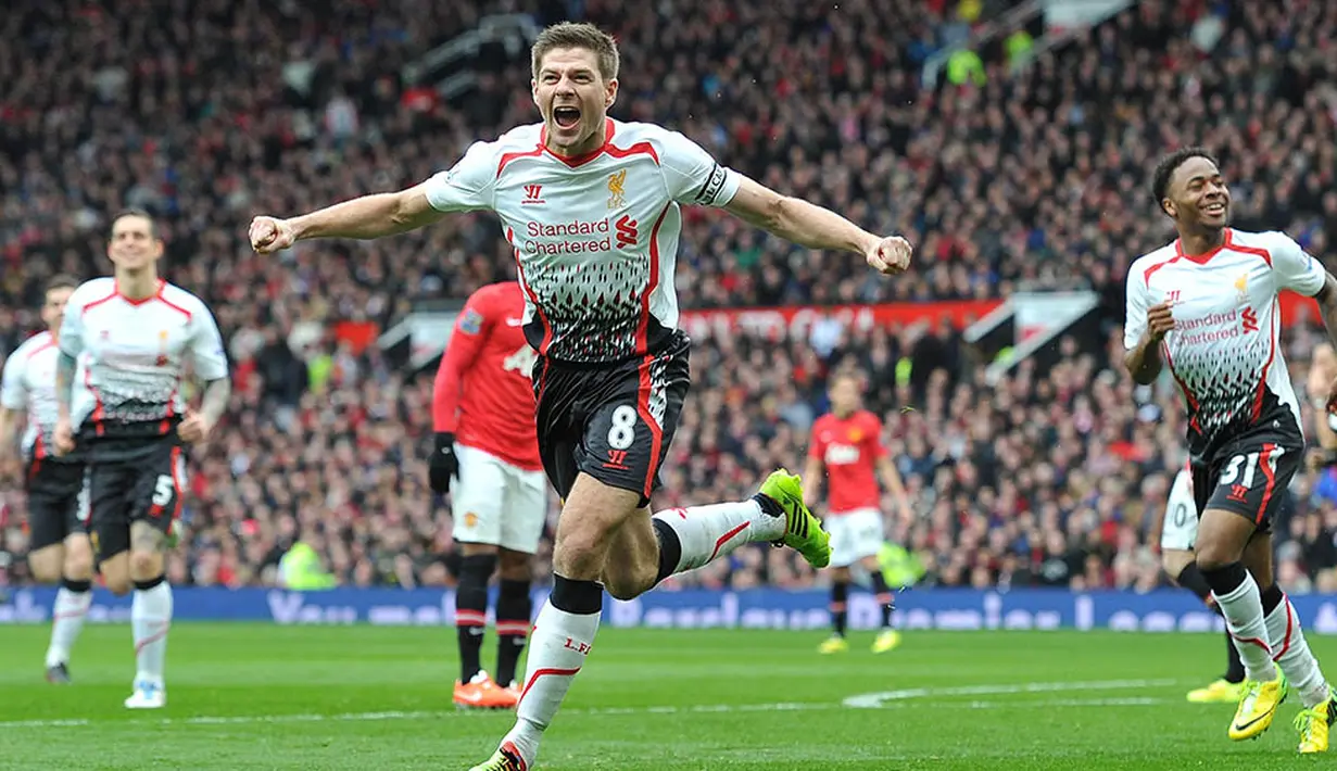 Gelandang legendaris Liverpool, Steven Gerrard, menjadi salah satu pemain The Reds yang kerap membobol gawang MU. Dalam 33 laga melawan Setan Merah, Stevie G sudah mencetak 7 gol. (AFP/Paul Ellis)