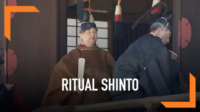 Kaisar Naruhito melakukan ritual Shinto di Istana pada hari Rabu (8/5). Ia tampil dengan memakai hiasan kepala dan pakaian tradisional untuk berdoa kepada Dewa Matahari di Kuil Kashikodokoro.