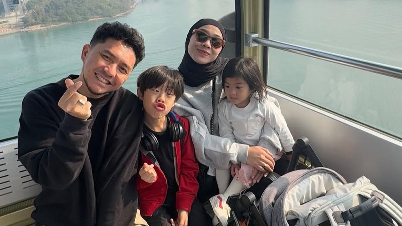 7 Potret Ananda Omesh dan Dian Ayu Lestari Ajak Anak Liburan ke Hong Kong, Penuh Momen Indah