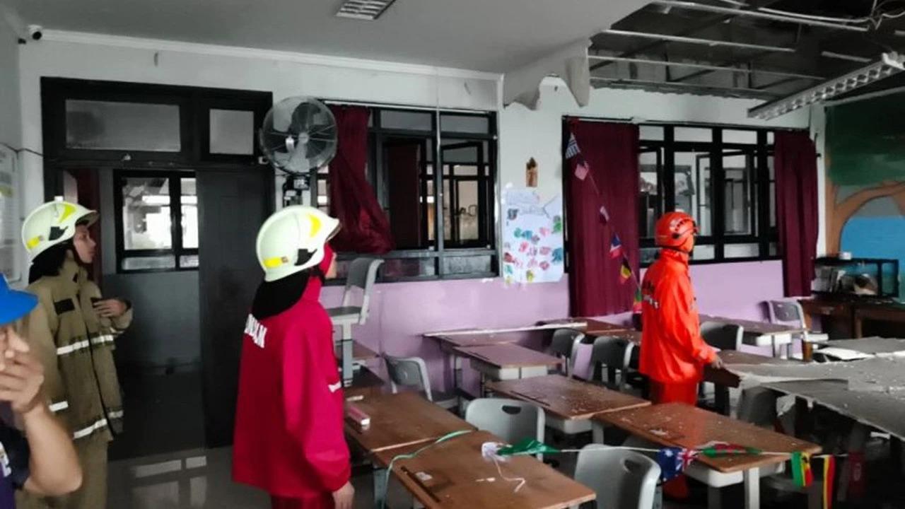 Siswa lagi Santap MBG, Plafon Lantai 4 SDN 05 Pademangan Timur Ambruk