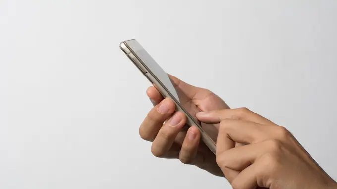 Simpan Dokumen Pribadi di Galeri HP Bisa Berakibat Fatal! Kenali Alasannya (photo by freepik.com)