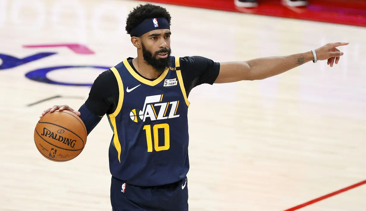 Utah Jazz pertama kalinya berhasil masuk all star pada musim ini salah satunya berkat Mike Conley. Pemain yang berposisi Point Guard ini telah mencetak 16 angka per game dan mampu mengantar Utah Jazz puncaki klasemen wilayah barat.  (Foto: Getty Images via AFP/Steph Chambers)