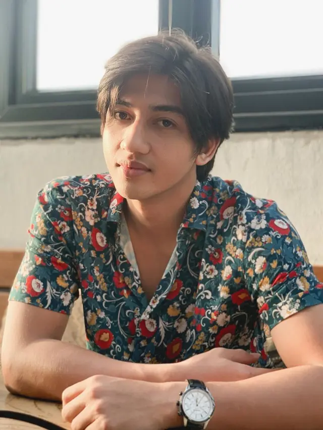 6 Pesona Harris Vriza, Model Video Klip Terlanjur Mencinta yang Curi Perhatian