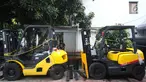 Barang bukti dua buah forklift tempat tersangka menyembunyikan narkotika dari Taiwan diamankan di Polda Metro Jaya, Jakarta, Kamis (2/11). Subdit II Ditresnarkoba Polda Metro Jaya berhasil menangkap tiga orang tersangka. (Liputan6.com/Immanuel Antonius)