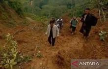 Pemkab Merangin Berupaya Buka Akses Desa Terisolasi Koto Rawang Pasca-Longsor