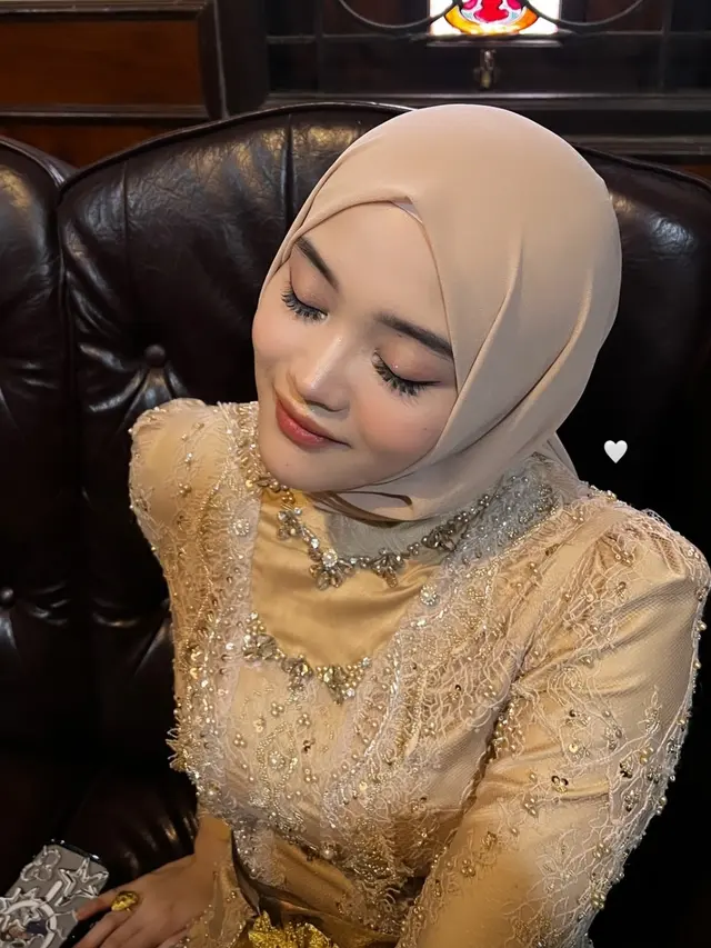 Putri Delina Berhijab di Upacara Mepamit Mahalini dan Rizky Febian