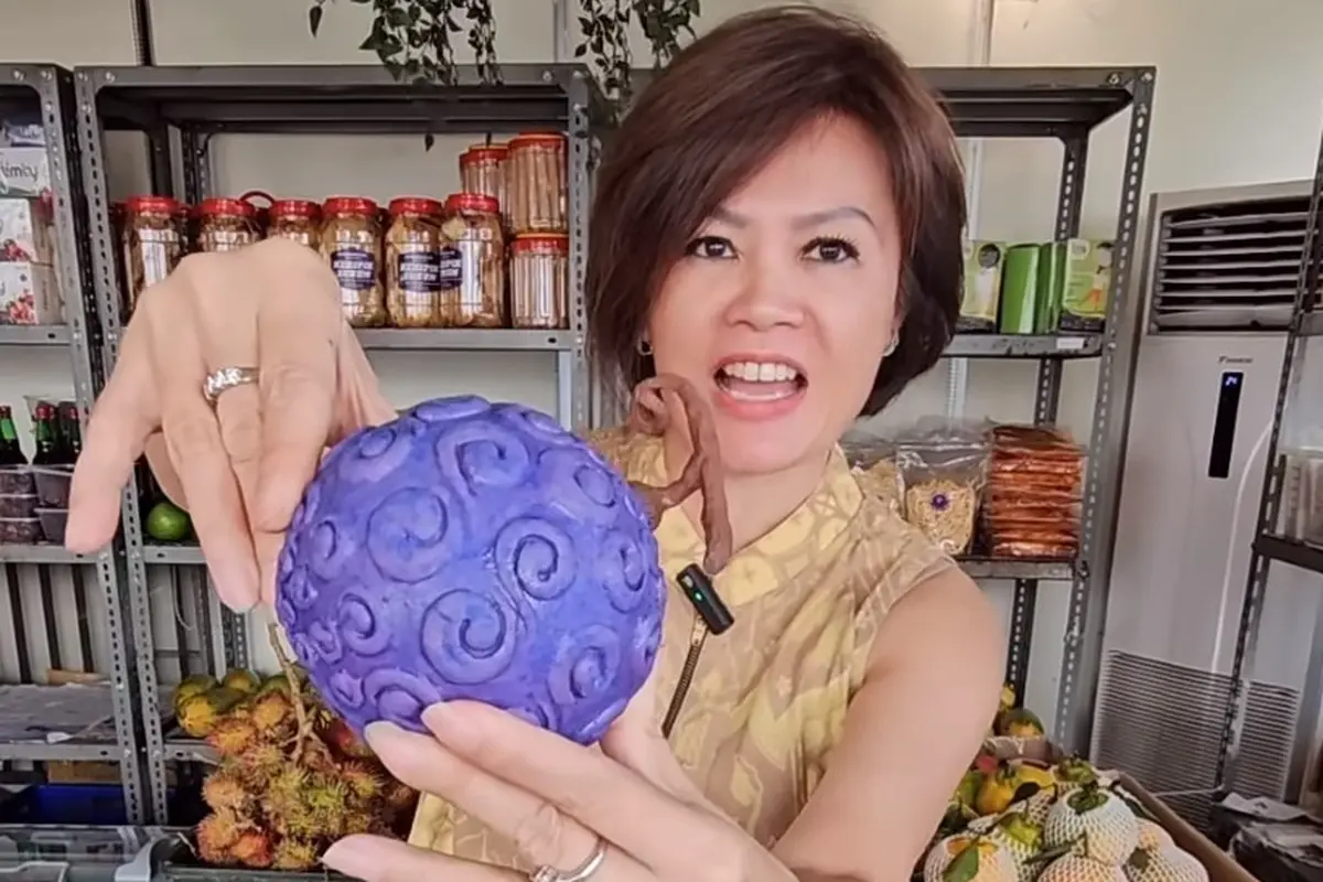 Ci Mehong (Tjioe Nofia Handayani) ikut mempromosikan serial terkenal One Piece yang bakal tayang di Netflix.