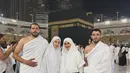 Tasya Farasya sedang menjalani ibadah Umroh bersama keluarga. Dalam beberapa unggahan foto terbaru di akun Instagram pribadinya, menampilkan potret Tasya yang tertutup. [Foto: Instagram/tasyafarasya]