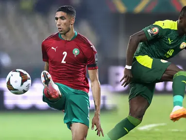 Senegal dan Maroko berhasil menyegel tiket perempat final Piala Afrika 2021. Achraf Hakimi dan Sadio Mane menjadi aktor utama kemenangan bagi masing-masing negaranya tersebut. Berikut ulasannya. (Foto Kolase: AFP/Kenzo Tribouillard dan Pius Utomi Ekpei)