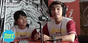 Ricky Harun melelang beberapa barangnya untuk membantu korban gempa Aceh.