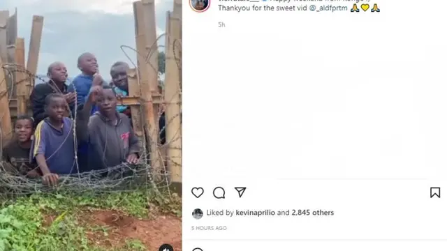 Anak-Anak Berparas Afrika Nyanyikan Lagu Vierratale