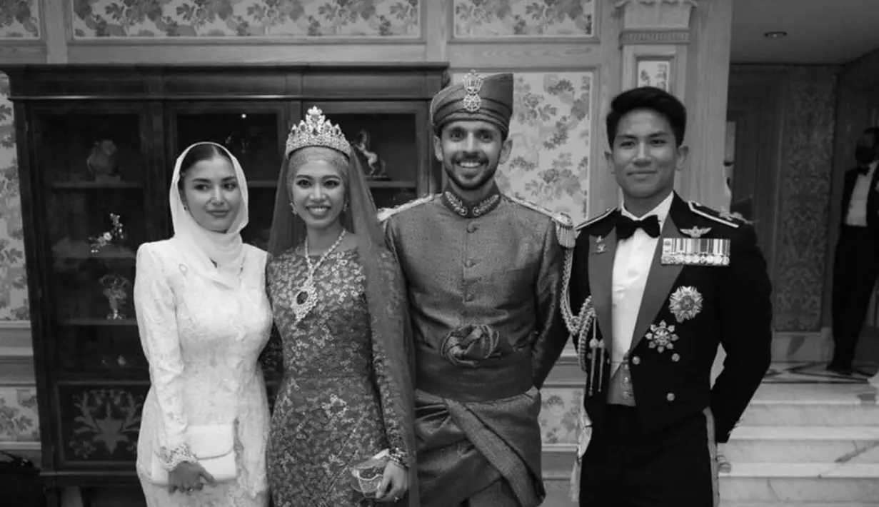 Anisha juha tampak mengenakan kebaya putih dan disempurnakan dengan kerudung yang hadirkan pesona memukau.  [Foto: Instagram/ Anis.Haikk]