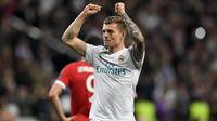 Toni Kroos yang kini tengah menjalani musim ke-10 bersama Real Madrid tercatat pernah membela Timnas Jerman U-17 saat berlaga pada ajang Piala Dunia U-17 edisi 2007 di Korea Selatan. Toni Kroos mampu membawa Timnas Jerman U-17 menduduki peringkat ketiga setelah menang 2-1 atas Ghana di laga perebutan tempat ketiga. Selain Real Madrid, ia juga pernah membela Bayern Munchen dan Bayer Leverkusen di level klub. (AFP/Gabriel Bouys)