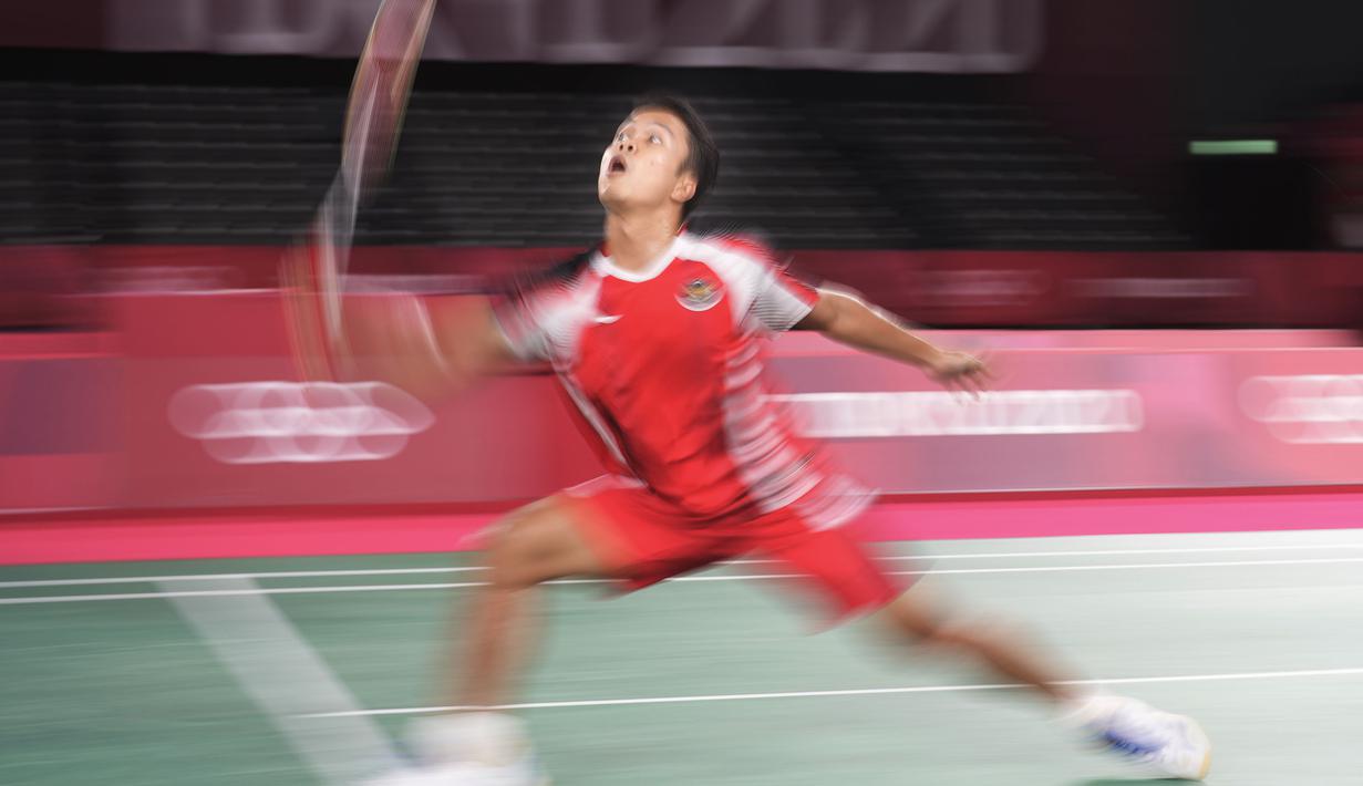 Pada awal gim pertama, Anthony Ginting berhasil memimpin permainan dengan skor 11-5 pada interval gim pertama. Wakil Indonesia tersebut terus meninggalkan Kevin Cordon dan tutup gim perama dengan skor 21-11. (Foto: AP/Markus Schreiber)