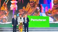 Perwakilan Desa Wisata Pemuteran Bali menerima penghargaan Best Tourism Village 2025 dari UN Tourism di Huzhou, Tiongkok, Jumat, 17 Oktober 2025. (dok. Biro Komunikasi Publik Kemenpar)
