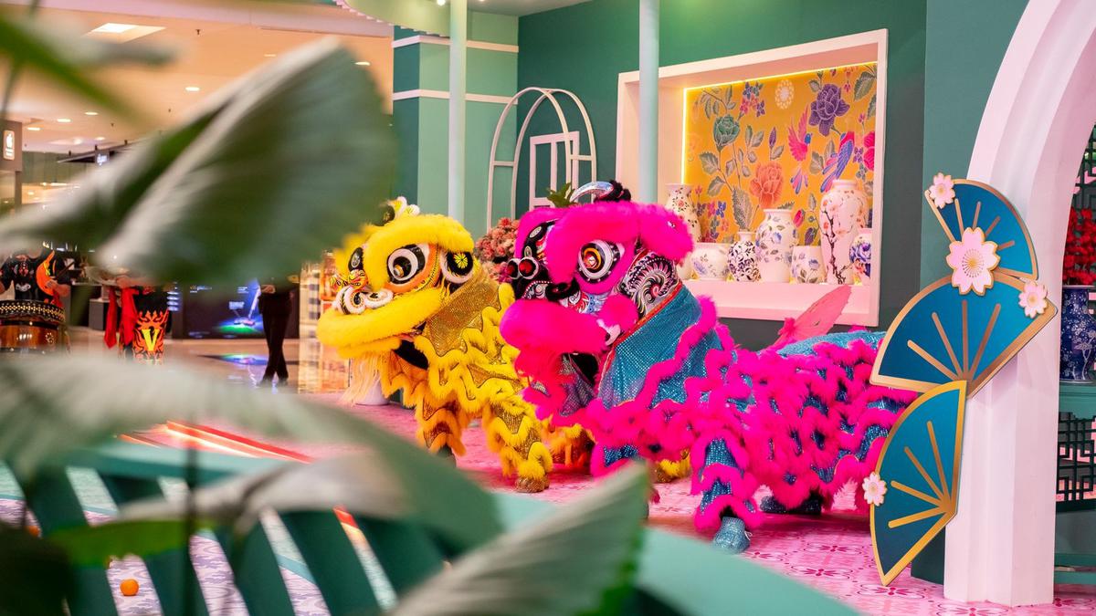 Instalasi Seni Imlek 2026 Bertema Budaya Peranakan Hadir di Jakarta, Didominasi Warna Turkuois