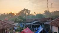 sejumlah warga di Kabupaten Bogor memilih tinggal di tenda darurat, yang terbuat dari terpal. (Foto: Istimewa)