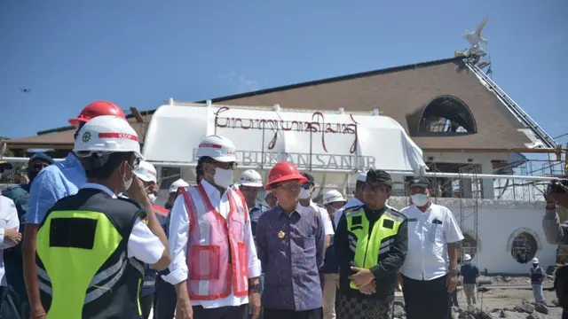 Menteri Perhubungan Budi Karya Sumadi di Pelabuhan Penyeberangan Sanur, Rabu (27/7/2022). (Dok Kemenhub)