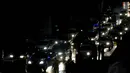Hingga larut malam, kepadatan kendaraan di pintu keluar tol Cikampek menuju jalur Pantai Utara pulau Jawa, (27/7/2014), belum mampu terurai. (Liputan6.com/Miftahul Hayat) 