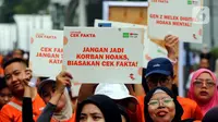 Kegiatan fun walk bertema 'Jalan Sehat, Berantas Hoaks' dimulai dari sekitaran gedung Sarinah Shopping Mall, Jakarta. (Liputan6.com/Herman Zakharia)
