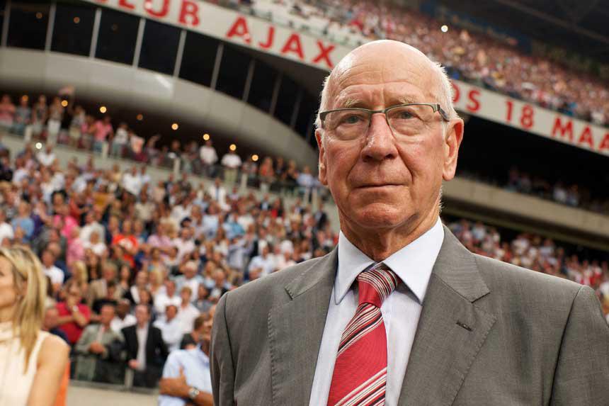 Sir Bobby Charlton menjadi salah satu anggota Busby Babes yang selamat /manutdtransfernews
