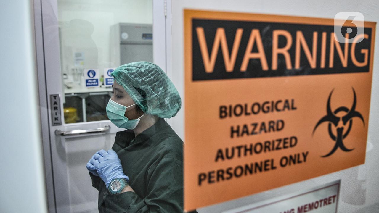 Pemeriksaan Sampel Tes PCR Covid-19 di Labkesda DKI Jakarta