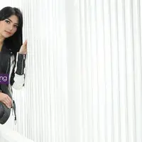 Citra Kirana sukses berperan dalam sinetron mengenakan hijab, banyak penggemarnya yang mendoakan mengenakan hijab. Hingga kini, pemeran dalam sinetron Anak-Anak Kampung Duku itu masih menunggu hidayah. (Bambang E. Ros/Bintang.com)