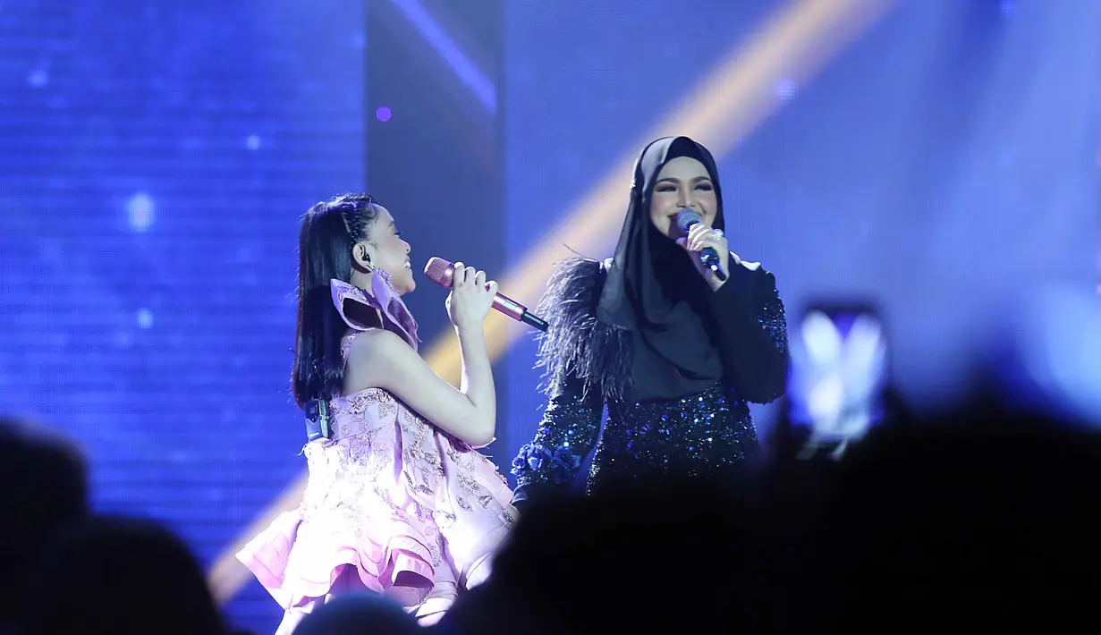 Sejak memutuskan menyanyi dangdut, Lesti ingin meraih sukses seperti penyanyi idolanya Siti Nurhaliza. Tapi, Lesti tidak ingin meniru gaya Siti melainkan sukses dengan karya-karyanya. (Nurwahyunan/Bintang.com)
